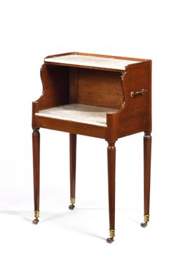 une photo d'un petit bureau en bois avec un plateau en marbre
