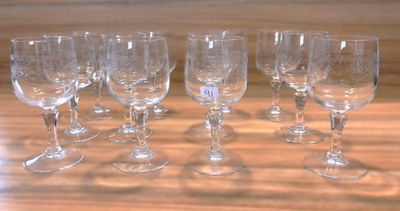 12 verres à vin en verre gravé Ht 14cm