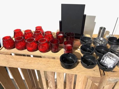 1 Lot d'accessoires de service comprenant 4 plateaux circula…