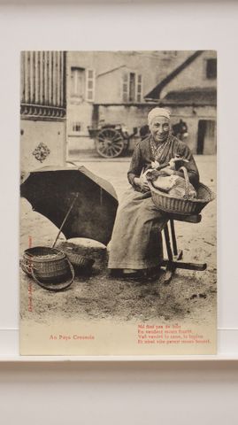 Au pays creusois : Marchande de lapins (femme assise). T.B.E.