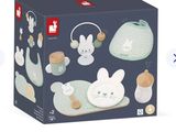 une boîte sur laquelle figure l'image d'un chat et d'autres objets