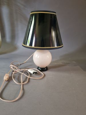 TRAVAIL 1930 Veilleuse à corps de forme boule en verre rose.