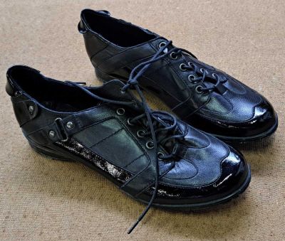 93 / Paire de chaussures - SAN MARINA - Pointure 39 //…