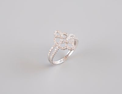 Bague arabesque en or blanc 9K 375°/°°, poinçon 375, sertie …