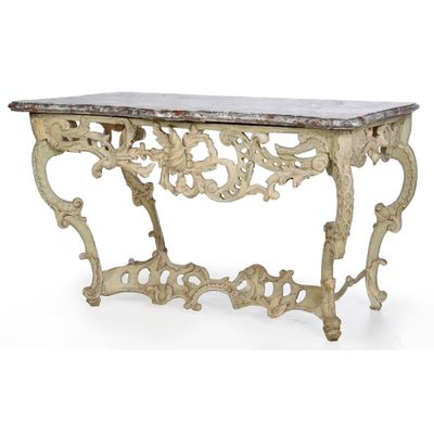 une console ancienne avec un plateau en marbre et des sculptures ouvragées