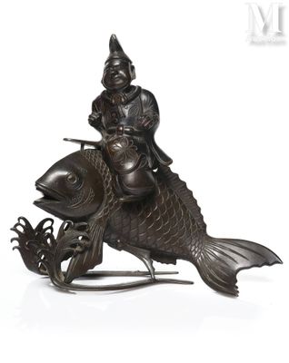 statue représentant un homme chevauchant un poisson, coiffé d'un chapeau