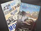 deux livres posés sur une table