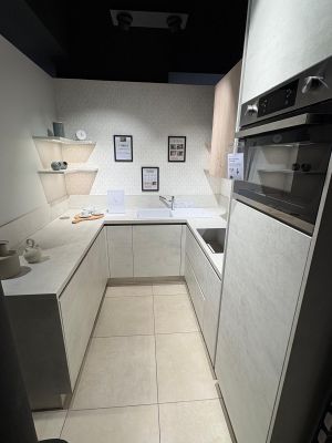 SUR DESIGNATION Ensemble cuisine aménagée avec électroménage…