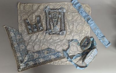 a picture of a piece of cloth with a blue bow