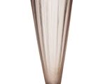 un vase en verre avec un socle noir sur fond blanc