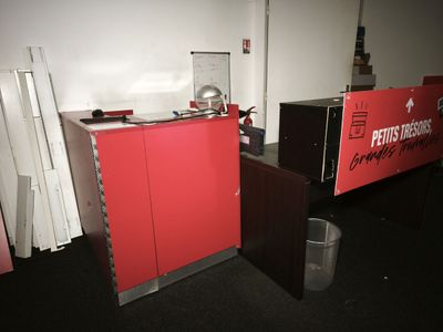 Un comptoir SAV . VENDU SUR DESIGNATION A L'HOTEL DES VENTES…