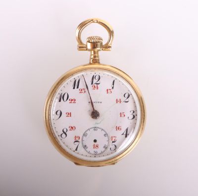 gros plan d'une montre de poche sur une surface blanche