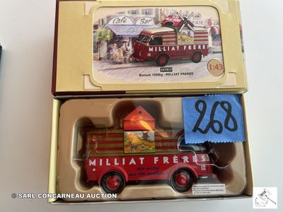 une boîte contenant un camion de pompiers miniature