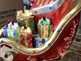 un traîneau de Noël chargé de cadeaux