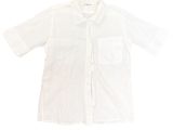 une image représentant une chemise blanche sur fond blanc, avec l'inscription « art flow »