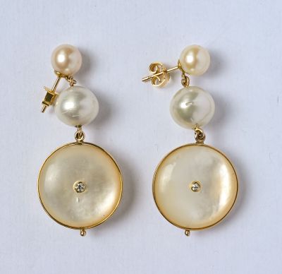 Paire de pendants d'oreilles en or jaune 18K (750/oo) articu…