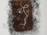 l'image d'un dessin du visage d'une femme sur un morceau de papier