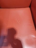 Lot de deux fauteuils club en skai rouge, modèles différents… (photo 4)