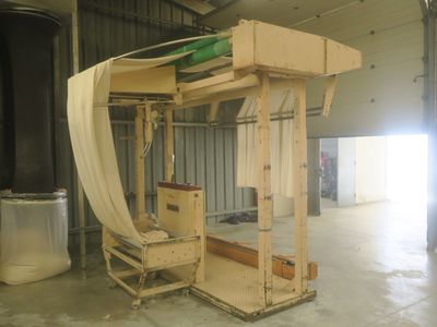 a picture of a machine that is in a building