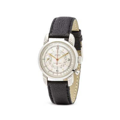 gros plan d'une montre sur fond blanc avec un bracelet noir