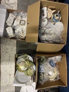 Lot de 5 cartons garnis de vaisselle, vide poche en Wedgwood, gar...