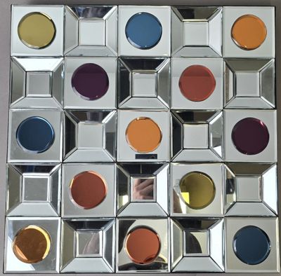 un miroir sur lequel on voit plein de couleurs différentes