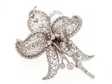 une image représentant une broche en argent surmontée d'un nœud