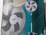 une boîte contenant un ventilateur, posée sur une table