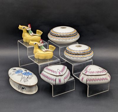 many different types of bowls and bowls on display