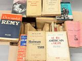 plusieurs livres empilés les uns sur les autres