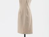 image d'une robe sur un mannequin sur fond blanc