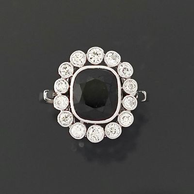 Distinguée bague Belle Epoque en platine 850 millièmes ornée…