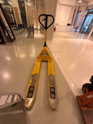 Transpalette CARHARTT 1.5T Mise à prix : 120 €