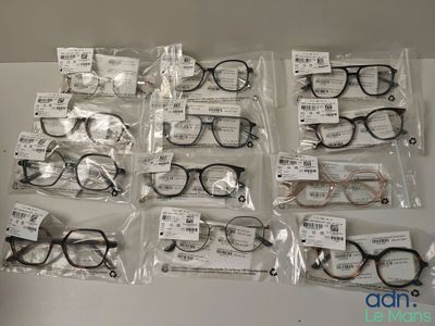 a lot of glasses that are on the table