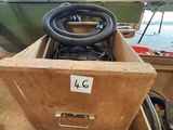 une photo d'un bateau dans lequel se trouvent de nombreux outils