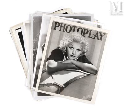 plusieurs vieilles photos en noir et blanc de Marilyn Monroe en couverture d'un magazine
