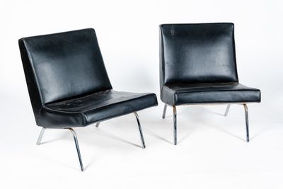 Paire de chauffeuse en skaï noir avec piétement en métal chr… - Photo 1