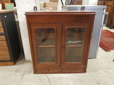Haut de buffet en bois, ouvrant à deux portes vitrées et deu…