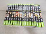 beaucoup de DVD qui traînent sur une table