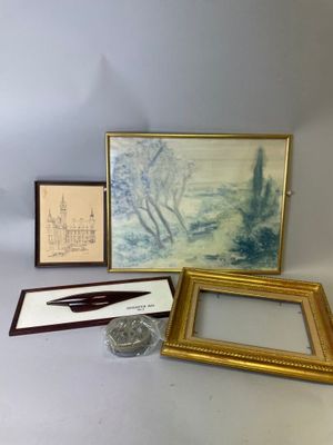 une photo représentant une photo et un cadre posé sur une table