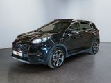 un SUV noir garé dans une pièce aux murs blancs