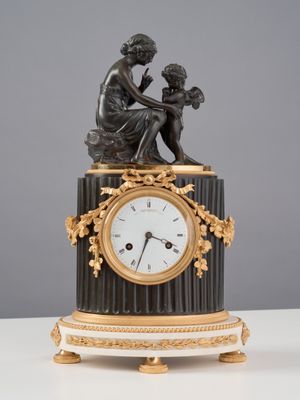 Pendule borne en bronze ciselé doré et patine brune surmonté…