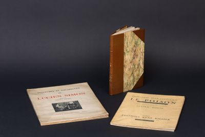 deux livres posés l'un à côté de l'autre sur une table