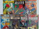 un grand nombre de bandes dessinées sur une table