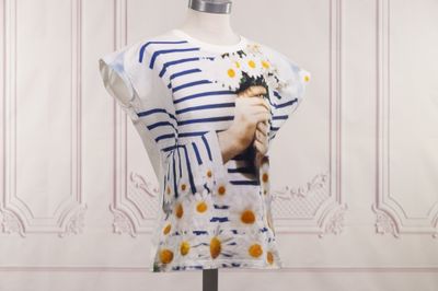 un mannequin sur lequel est collée la photo d'une femme