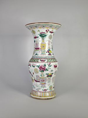 Vase chinois de la « famille » orné de fleurs et d'oiseaux