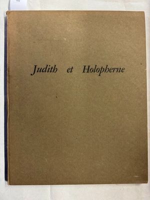 un vieux livre écrit posé sur une table