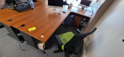 1 Ensemble DE 2 Bureaux D'Angles Bois Clair, Pietement Metal…