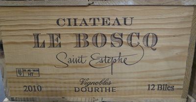 12 Château Le Boscq, St Estèphe, 2010, caisse bois non ouver…