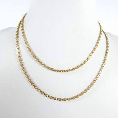 gros plan d'un collier sur un mannequin mannequin mannequin mannequin mannequin mannequin mannequin mannequin mannequin